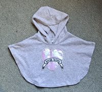 Cape-style hooded top (pale grey) “Besties Forever” slogan