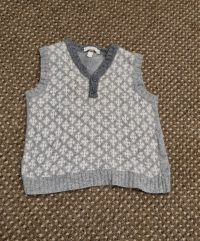 Boys 9-12 Months Pale grey knitted body warmer/waistcoat with button detail (Nucleo Brand) 80% wool – warm
